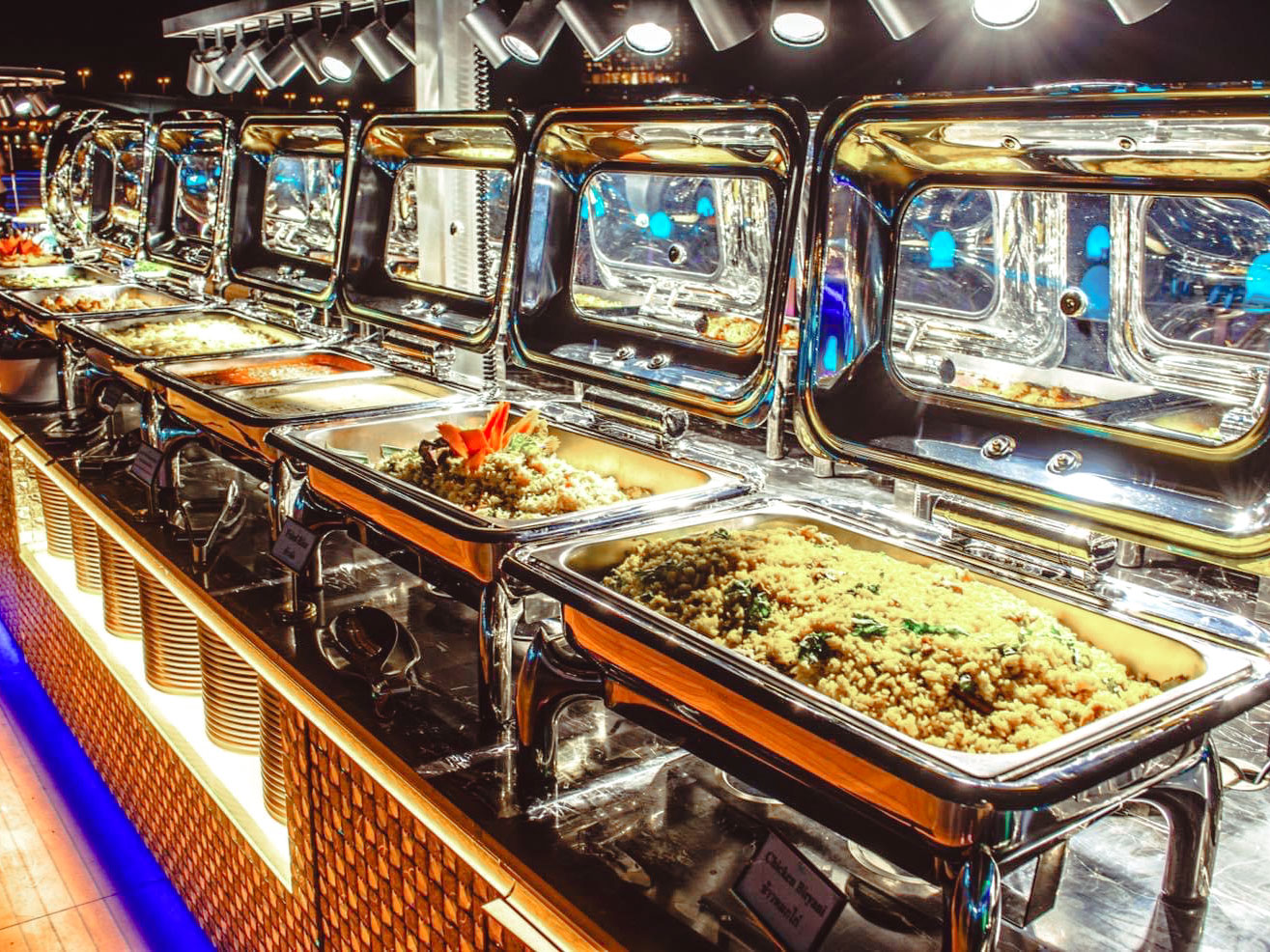 Dinner: เจ้าพระยา The Planet Cruise  Free!! Mini Birthday Cake