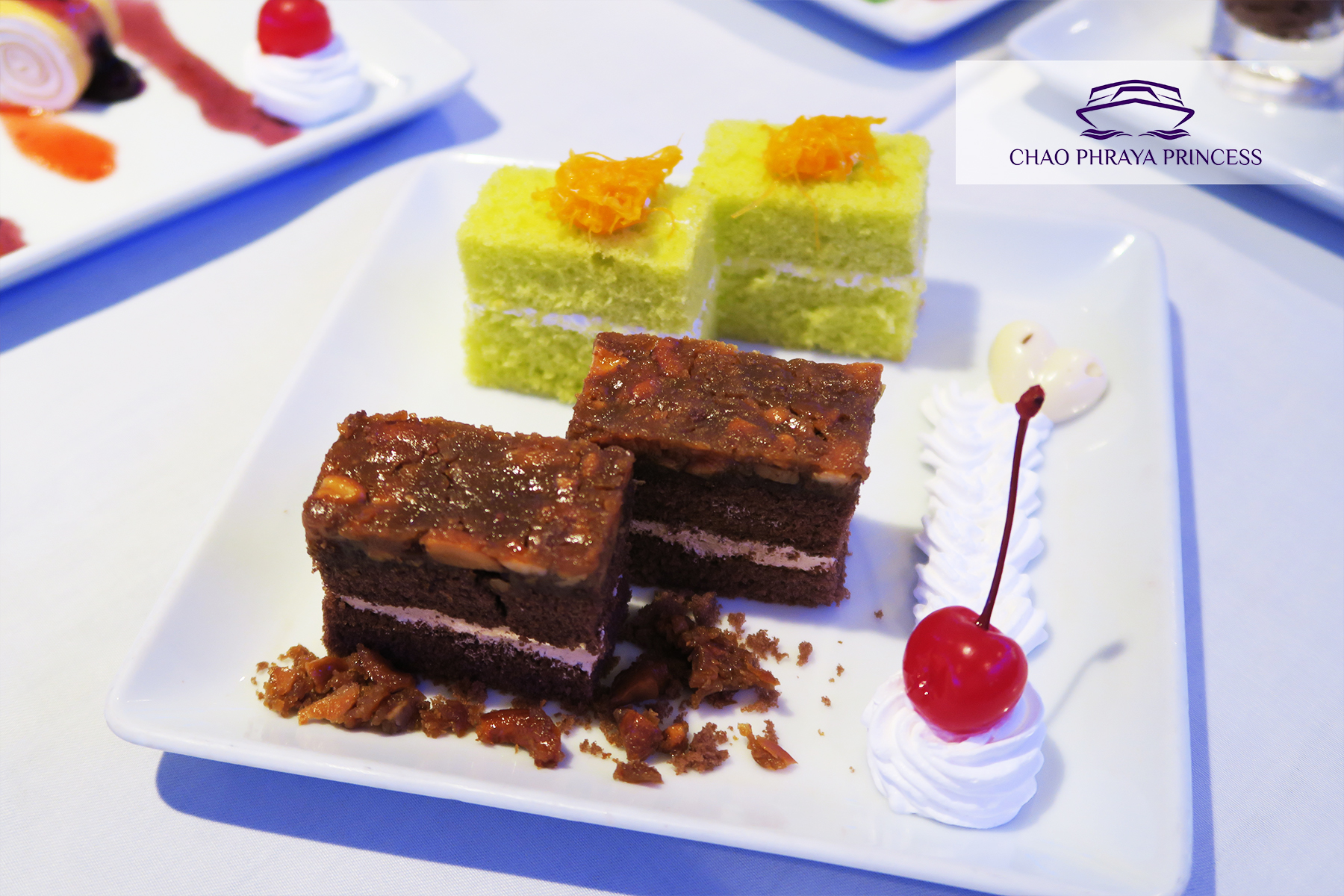 Dinner: เจ้าพระยา ChaophrayaPrincess Cruise (โปรแกรม Dinner Cruise)-ICON SIAM /ASIATIQUE Pier