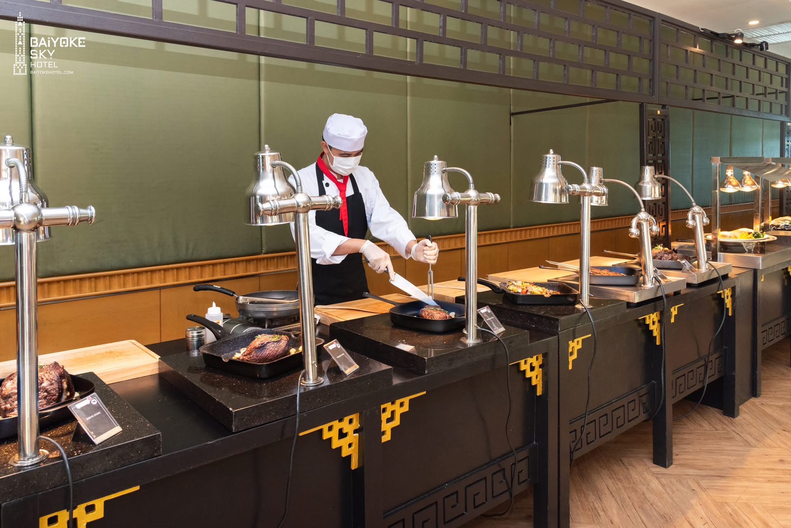 Dinner: ตึกใบหยกสกาย Stella Palace Restaurant ชั้น 79 – Premium Chinese Grill + Steak Buffet บุฟเฟ่ต์ 2 ชม.