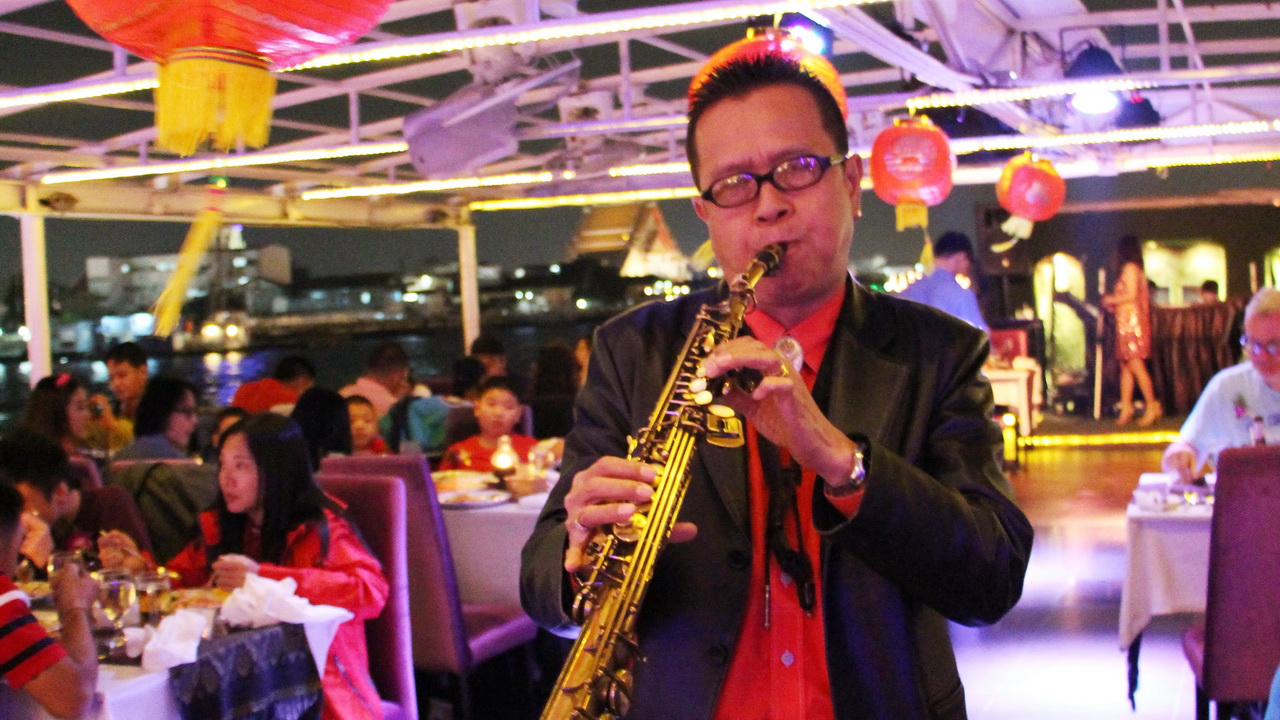 Dinner: เจ้าพระยา Chaophraya Cruise (โปรแกรม AMAZING DINNER CRUISE)