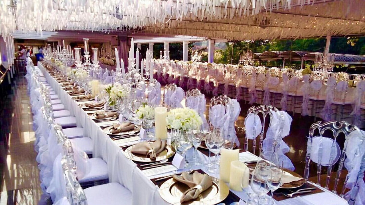 Dinner: เจ้าพระยา Chaophraya Cruise (โปรแกรม AMAZING DINNER CRUISE)