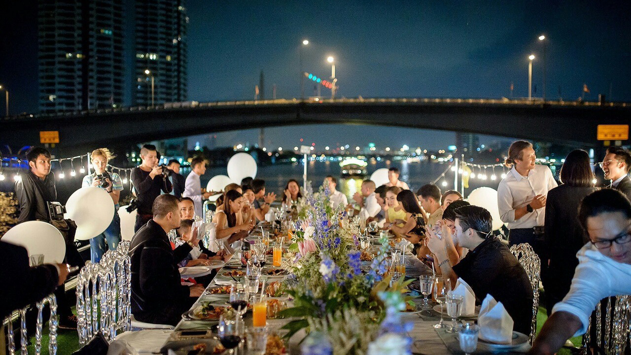 Dinner: เจ้าพระยา Chaophraya Cruise (โปรแกรม AMAZING DINNER CRUISE)