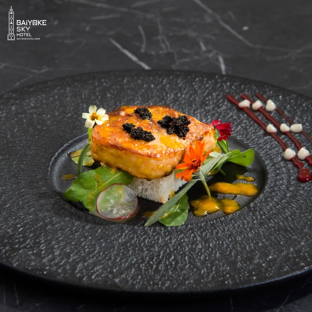 Dinner: วันวาเลนไทน์!! ตึกใบหยกสกาย Bangkok Balcony Indoor ชั้น 81 – Special Menu & International Premium Buffet บุฟเฟ่ต์ไม่จำกัดเวลา วันเสาร์ ที่ 14 กุมภาพันธ์ 2569