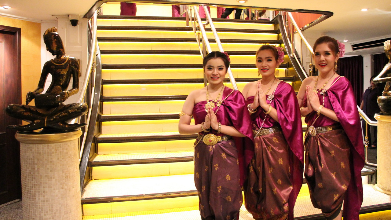 Dinner: เจ้าพระยา Chaophraya Cruise (โปรแกรม AMAZING DINNER CRUISE)