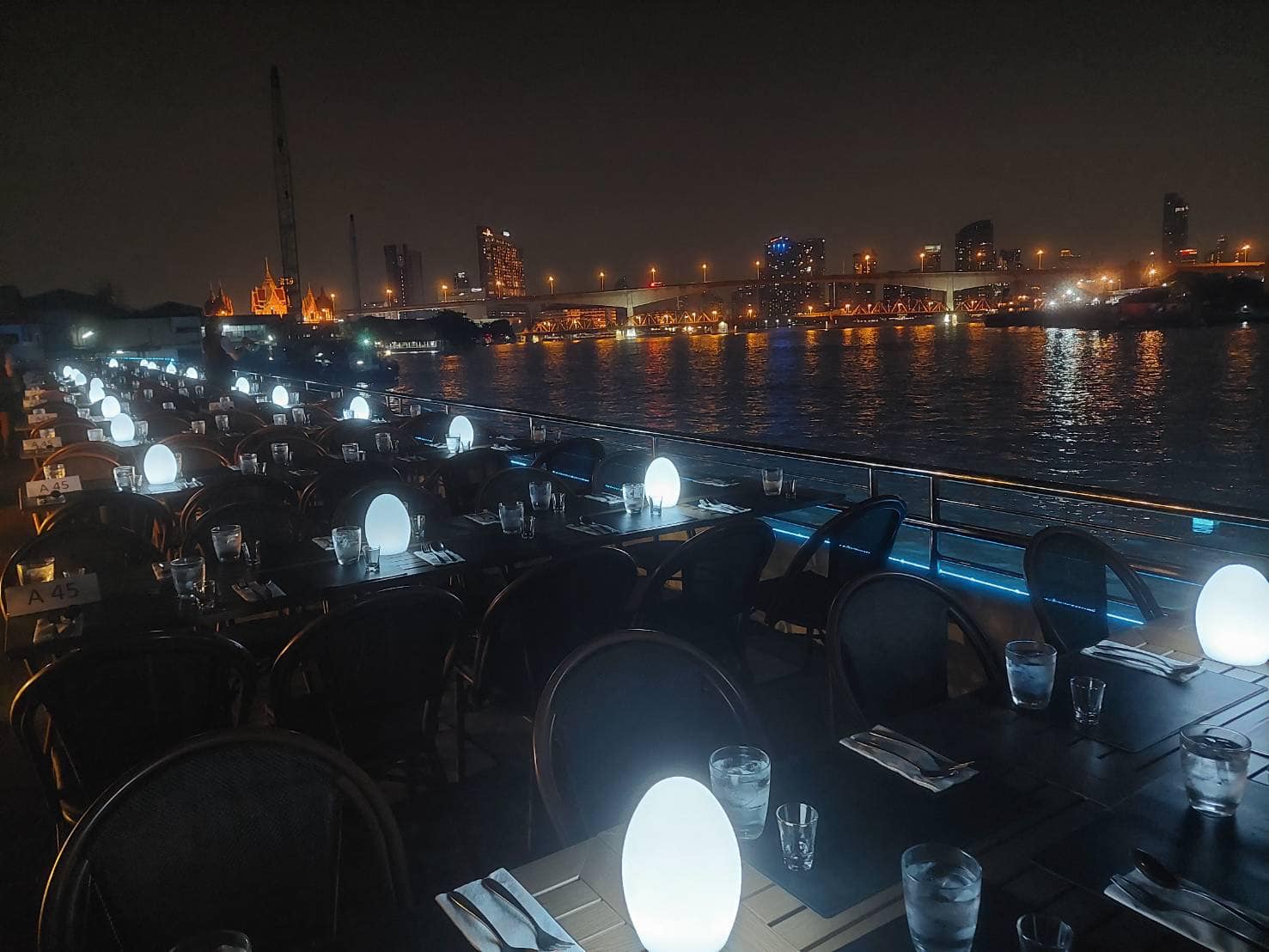 Dinner: เจ้าพระยา Royal Princess Cruise  Free!! Birthday Cake