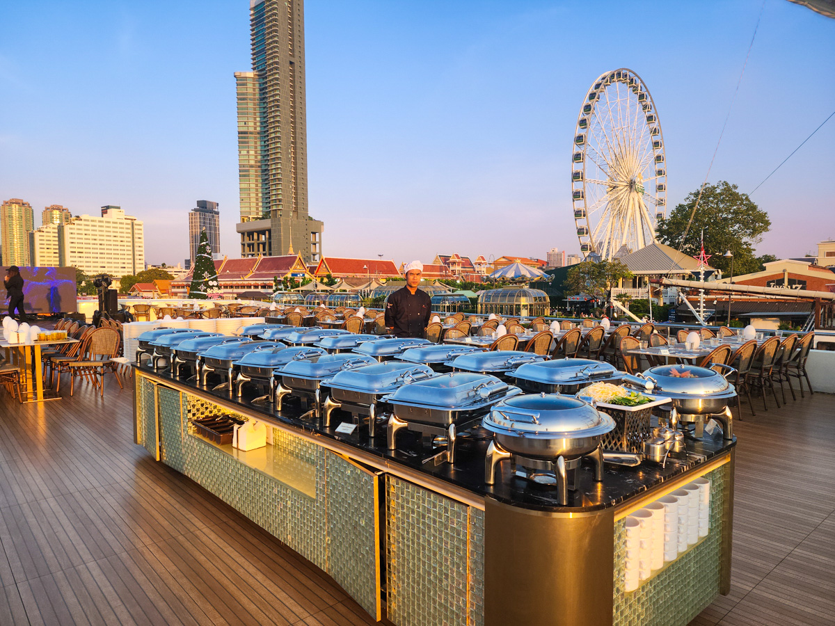 Dinner: เจ้าพระยา The Planet Cruise  Free!! Mini Birthday Cake