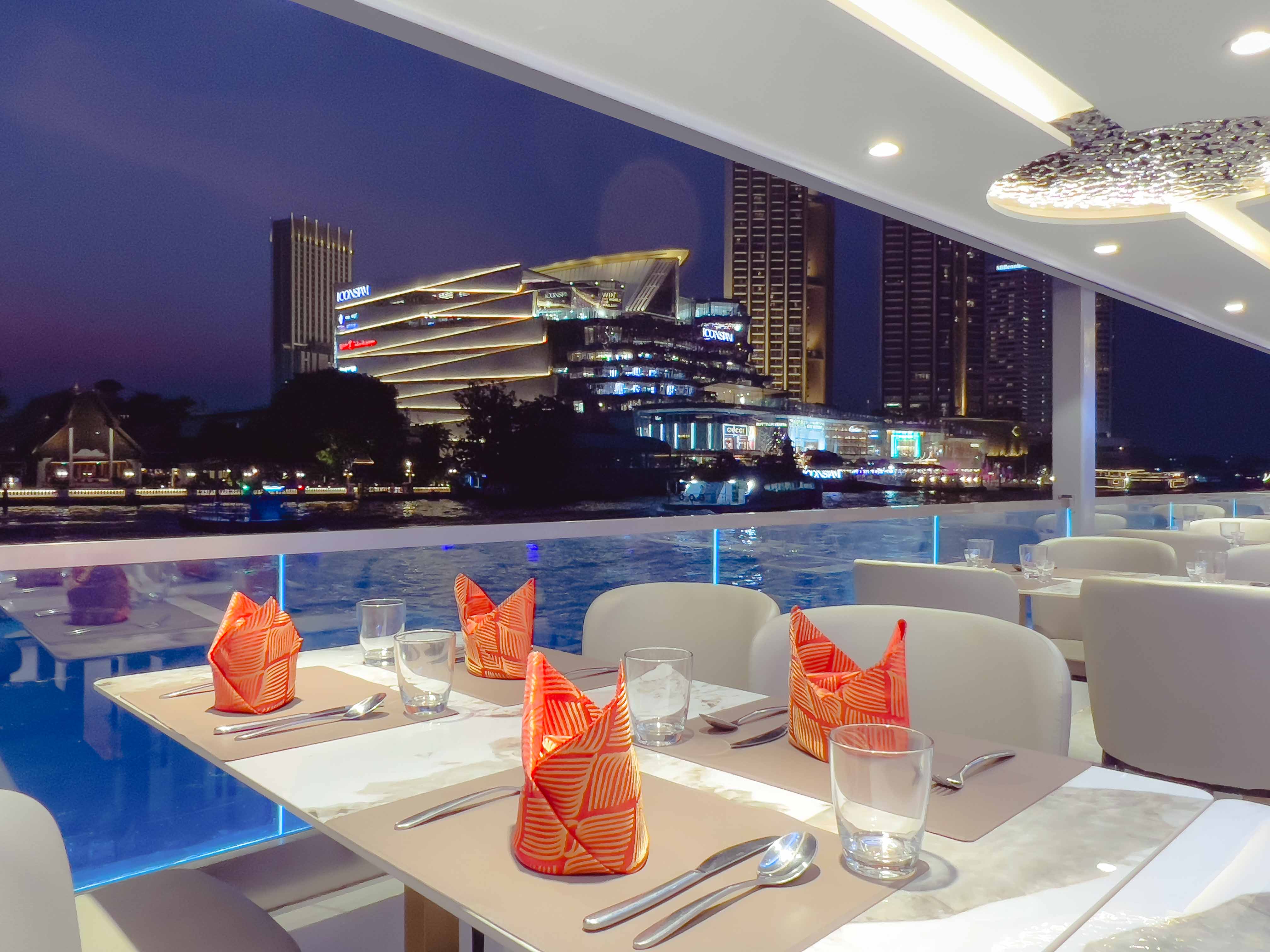 Dinner: เจ้าพระยา The Planet Cruise  Free!! Mini Birthday Cake