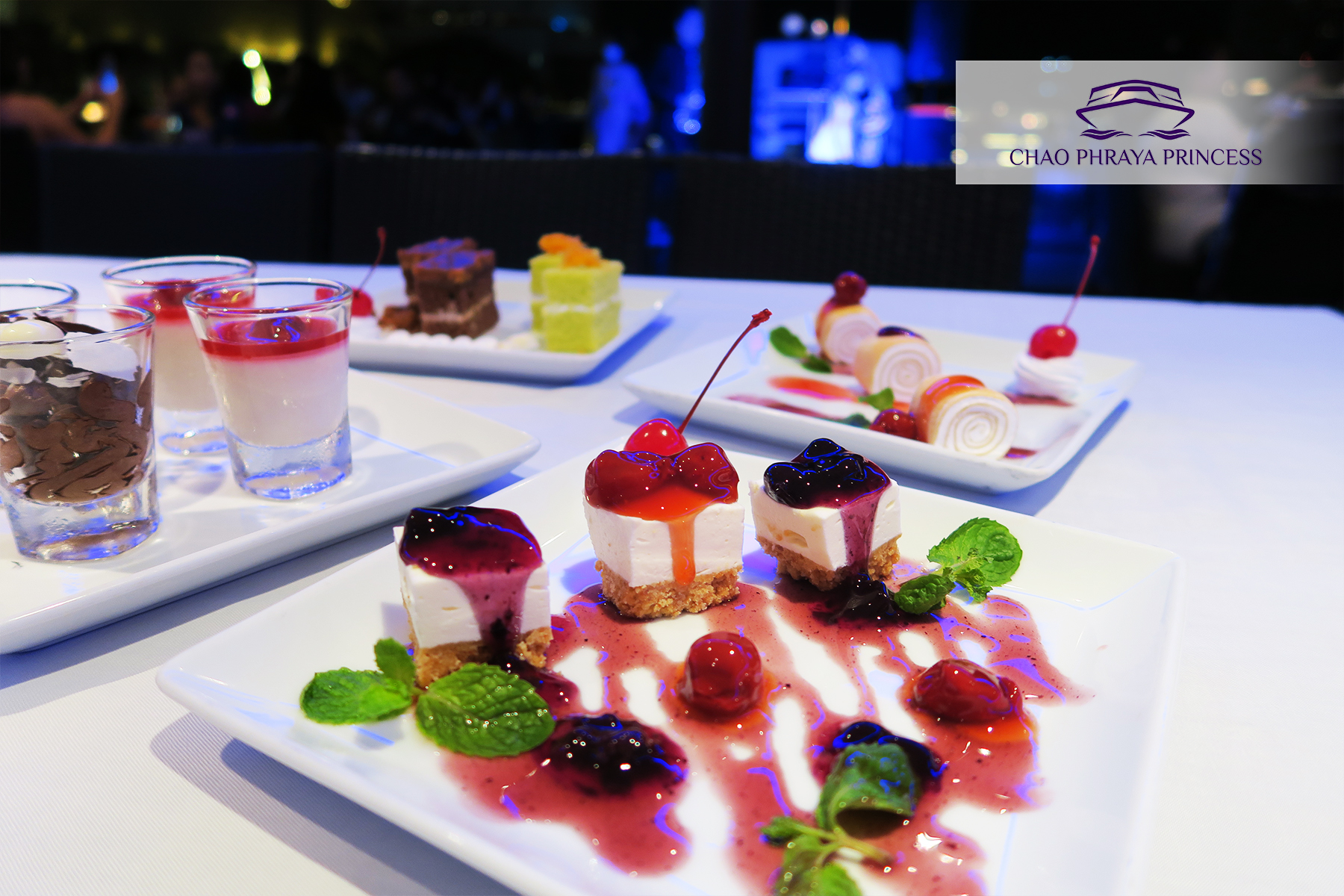 Dinner: เจ้าพระยา ChaophrayaPrincess Cruise (โปรแกรม Dinner Cruise)-ICON SIAM /ASIATIQUE Pier