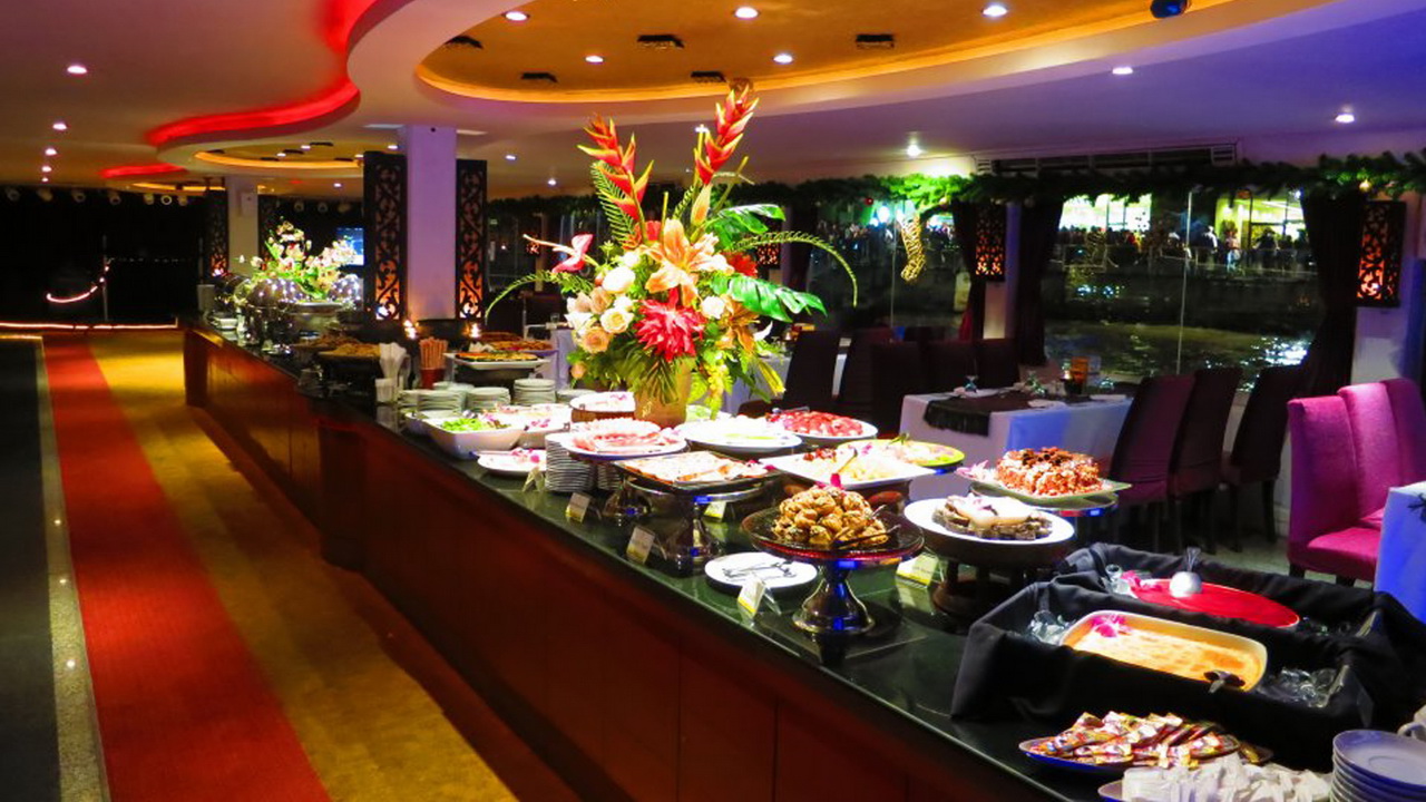 Dinner: เจ้าพระยา Chaophraya Cruise (โปรแกรม AMAZING DINNER CRUISE)