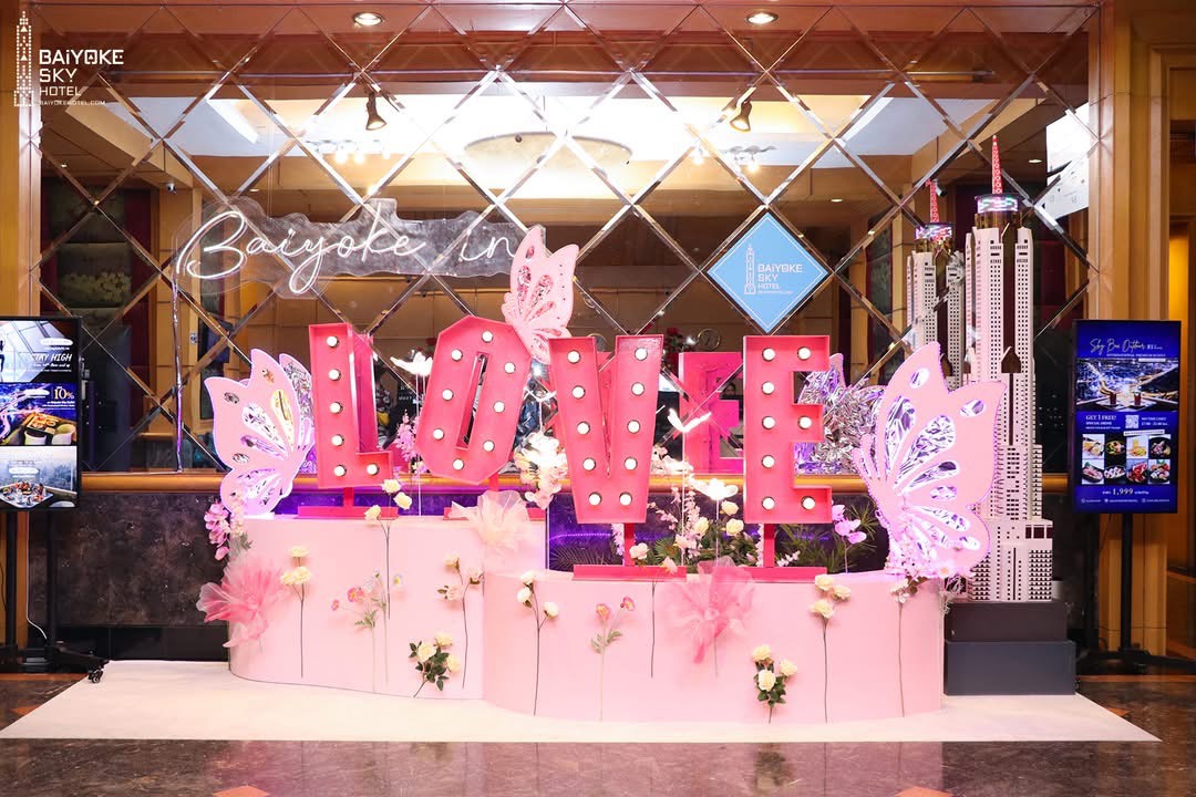 Dinner: วันวาเลนไทน์!! ตึกใบหยกสกาย Crystal Grill Restaurant ชั้น 82 – Special Menu & International Specialized Premium Seafood & Steak Buffet บุฟเฟ่ต์ไม่จำกัดเวลา วันเสาร์ ที่ 14 กุมภาพันธ์ 2569