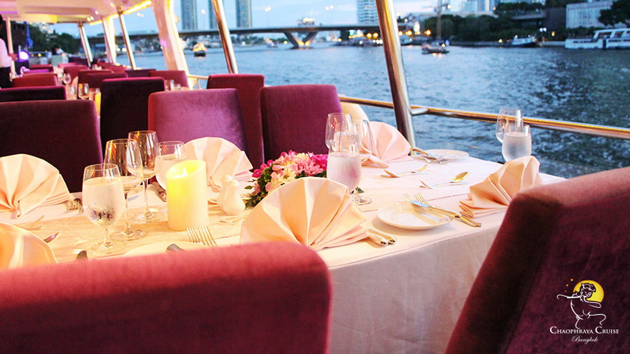 Dinner: เจ้าพระยา Chaophraya Cruise (โปรแกรม AMAZING DINNER CRUISE)
