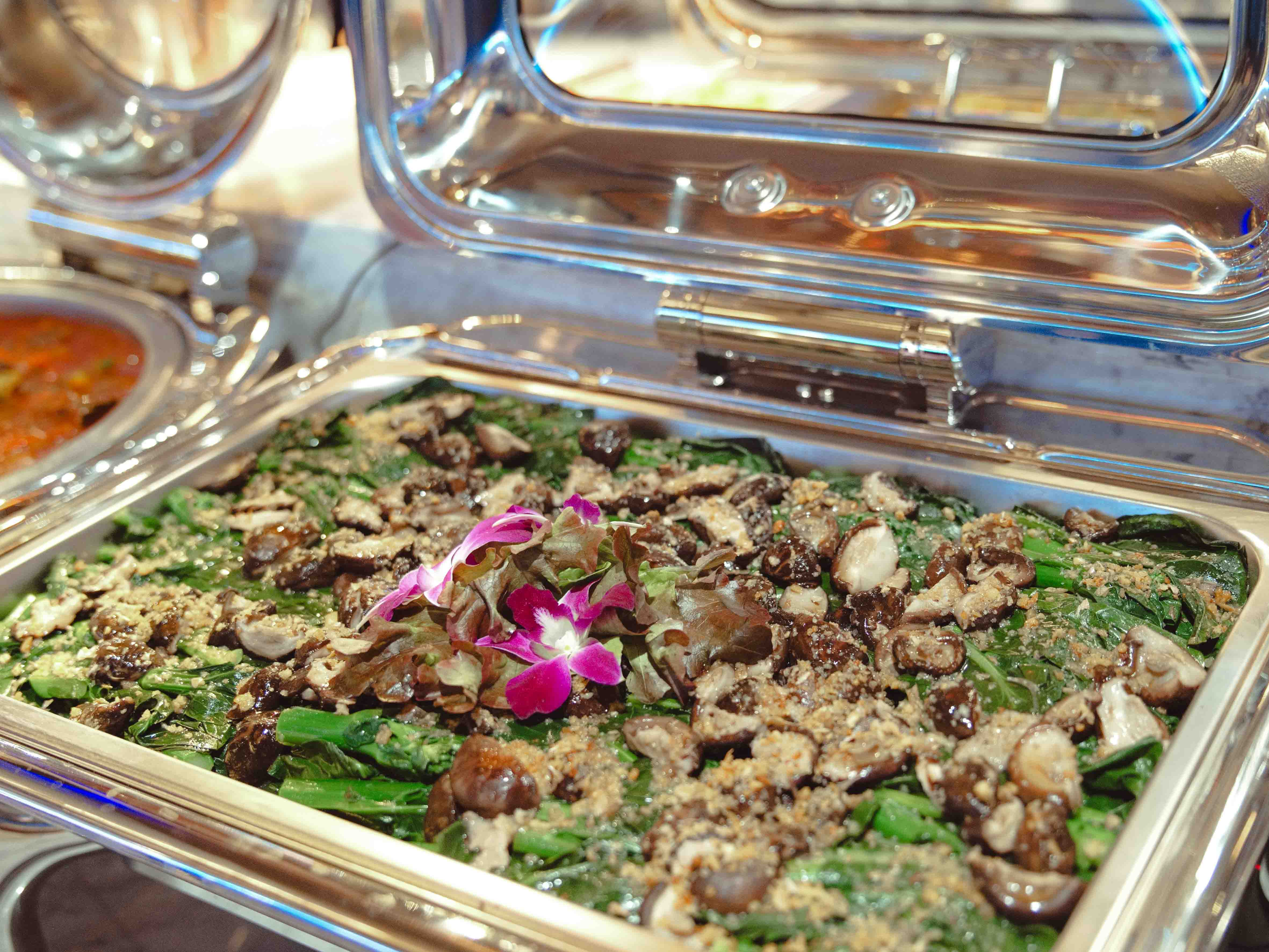 Dinner: เจ้าพระยา Royal Princess Cruise  Free!! Birthday Cake