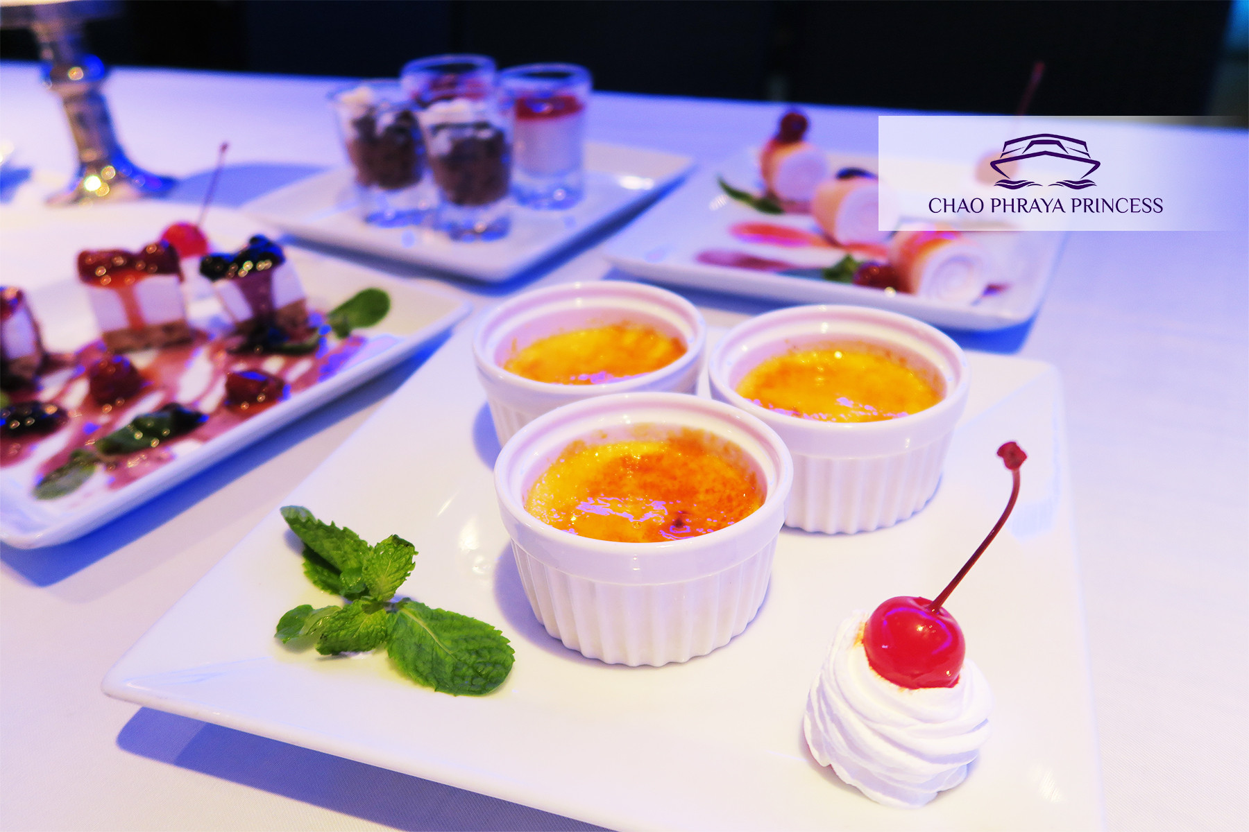 Dinner: เจ้าพระยา ChaophrayaPrincess Cruise (โปรแกรม Dinner Cruise)-ICON SIAM /ASIATIQUE Pier