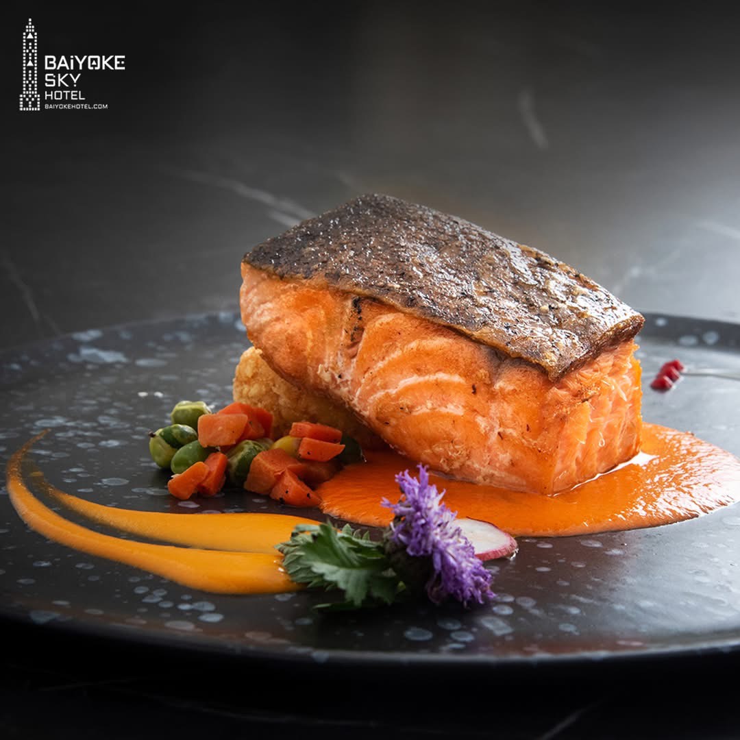 Dinner: ตึกใบหยกสกาย Bangkok Sky Restaurant ชั้น 76 และ 78 – Grilled Steak & Seafood Buffet บุฟเฟ่ต์ 2 ชม.