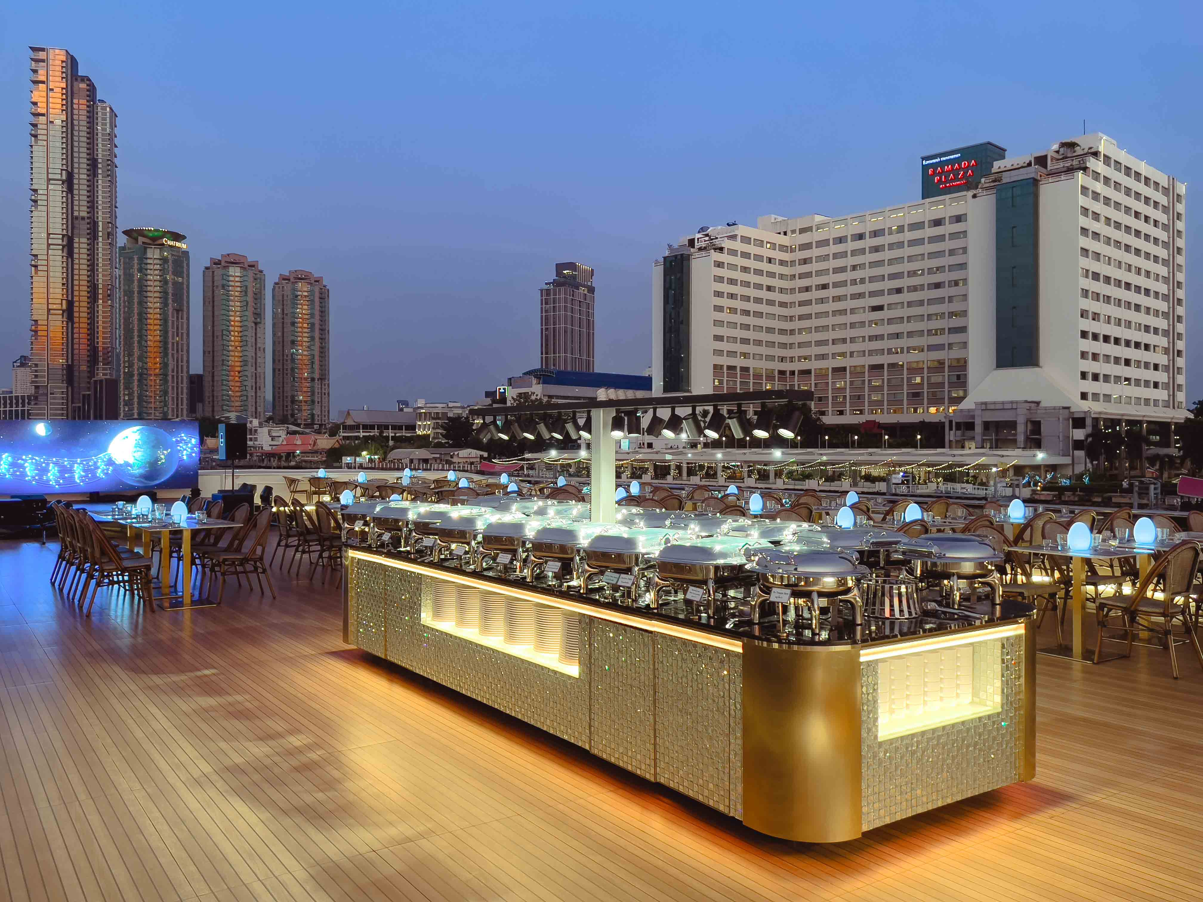 Dinner: เจ้าพระยา The Planet Cruise  Free!! Mini Birthday Cake