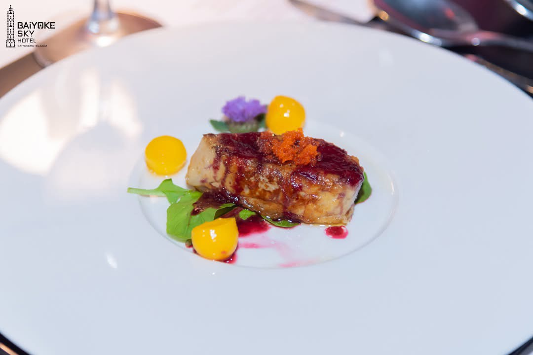 Dinner: วันวาเลนไทน์!! ตึกใบหยกสกาย Outdoor Sky Box ชั้น 81 – Special Menu & International Premium Buffet บุฟเฟ่ต์ไม่จำกัดเวลา วันเสาร์ ที่ 14 กุมภาพันธ์ 2569