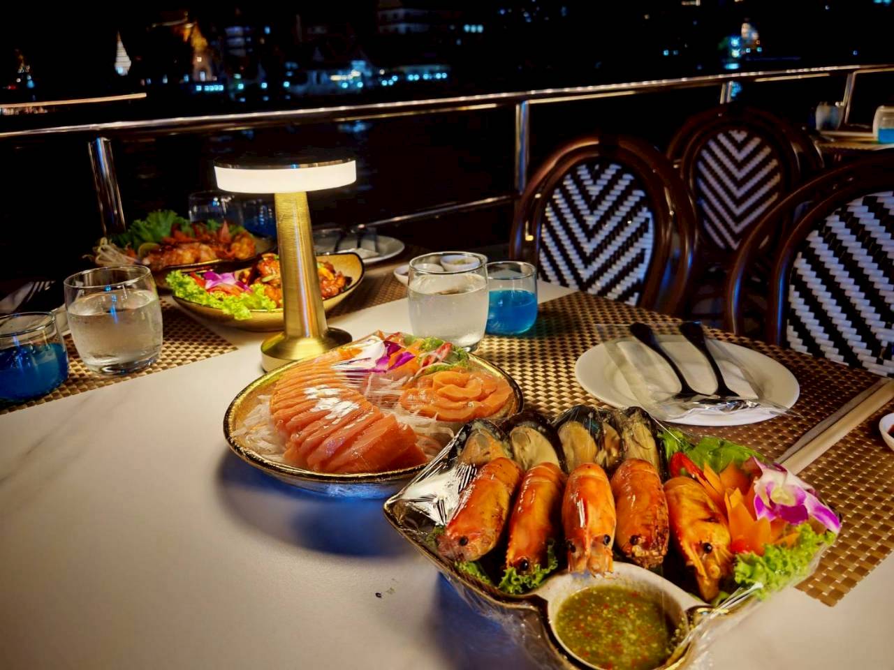 Twilight: วันปีใหม่ Noah Cruise (โปรแกรม Celebrate New Year Eve 2026 Dinner Cruise) วันพุธ ที่ 31 ธันวาคม 2568