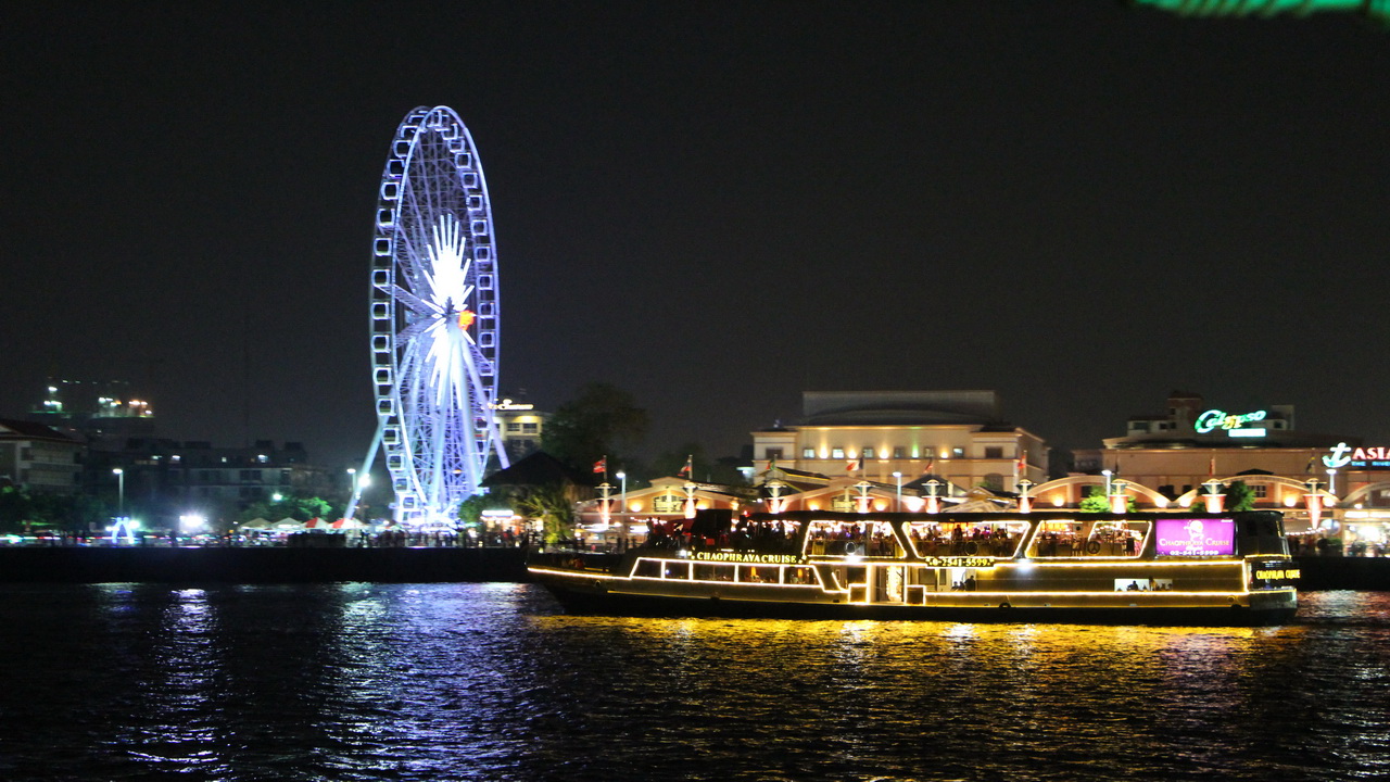 Dinner: เจ้าพระยา Chaophraya Cruise (โปรแกรม AMAZING DINNER CRUISE)