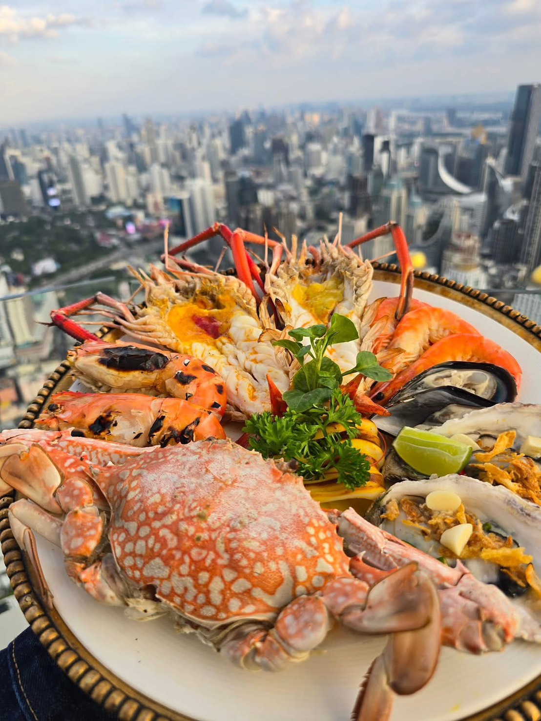 Dinner: วันวาเลนไทน์!! ตึกใบหยกสกาย Outdoor Sky Box ชั้น 81 – Special Menu & International Premium Buffet บุฟเฟ่ต์ไม่จำกัดเวลา วันเสาร์ ที่ 14 กุมภาพันธ์ 2569