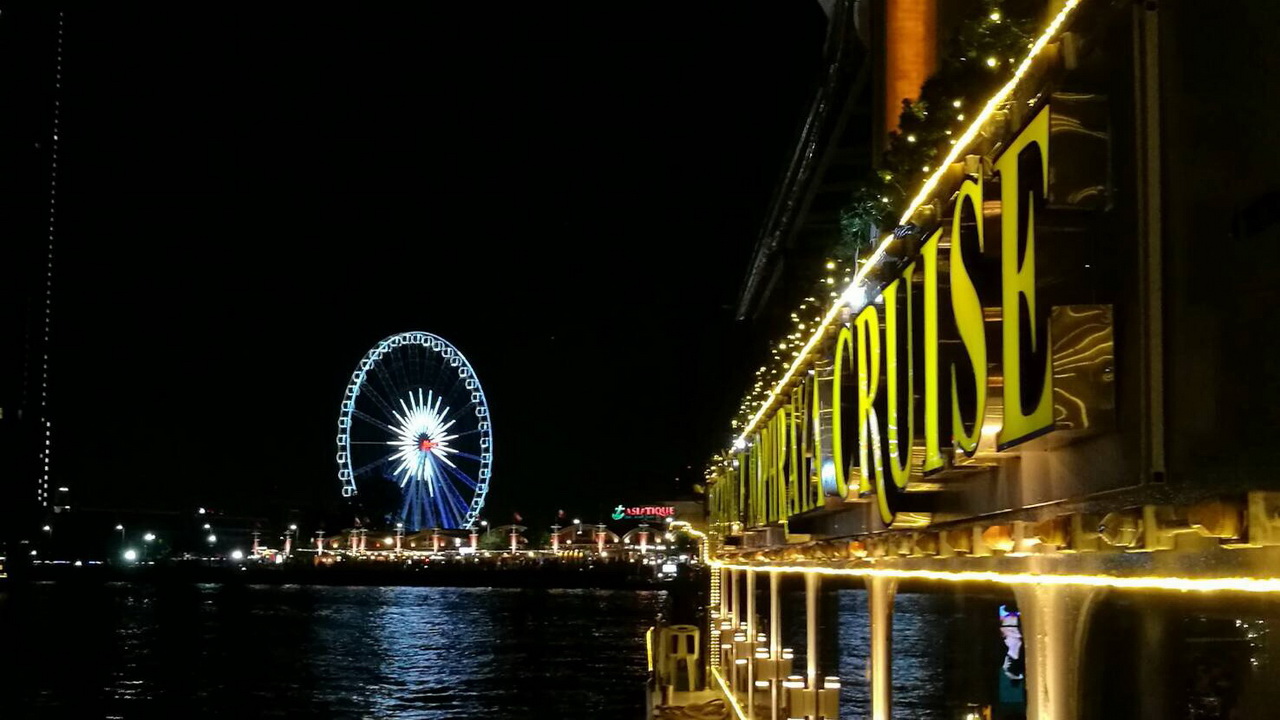 Dinner: เจ้าพระยา Chaophraya Cruise (โปรแกรม AMAZING DINNER CRUISE)