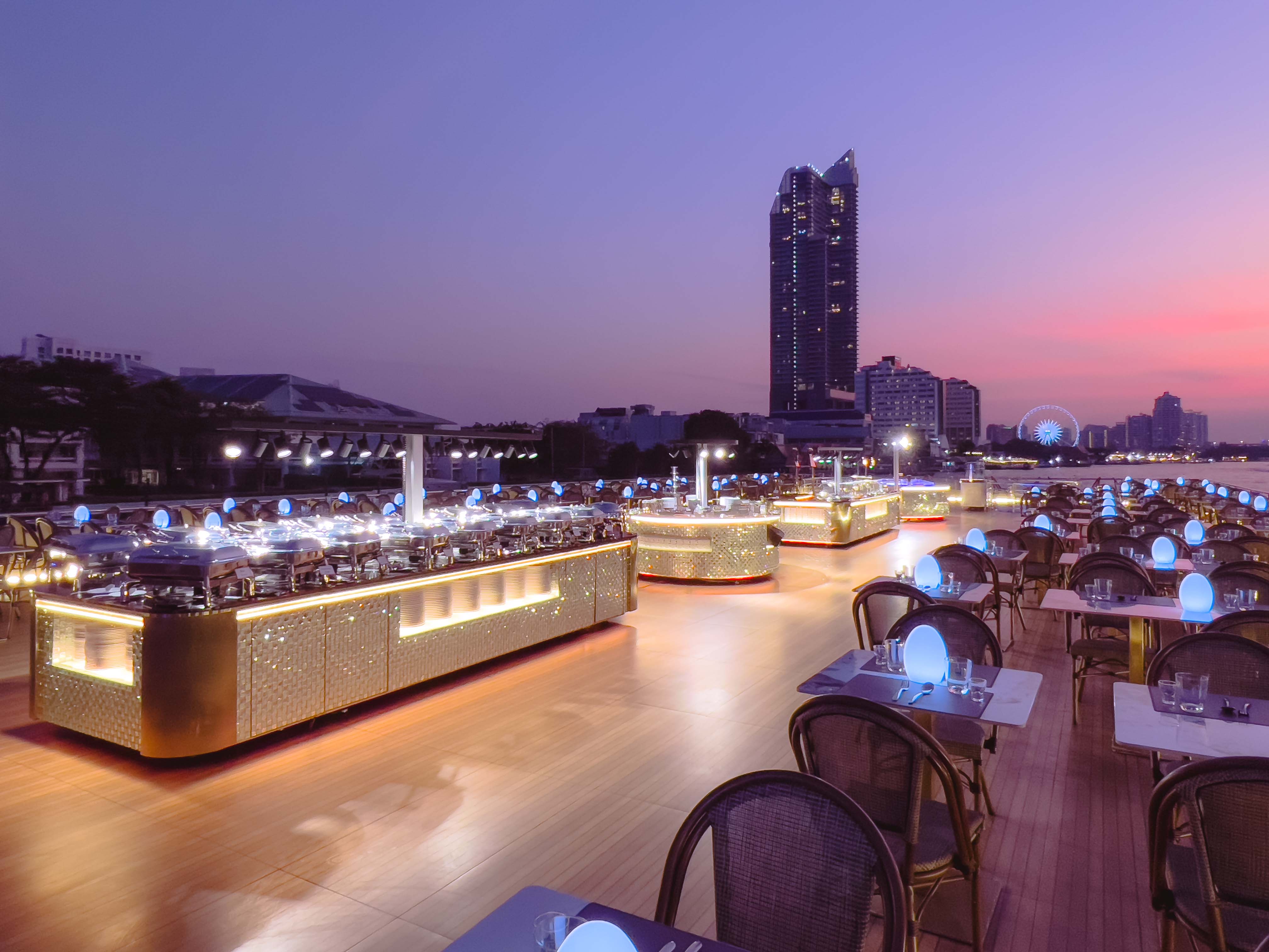 Dinner: เจ้าพระยา The Planet Cruise  Free!! Mini Birthday Cake