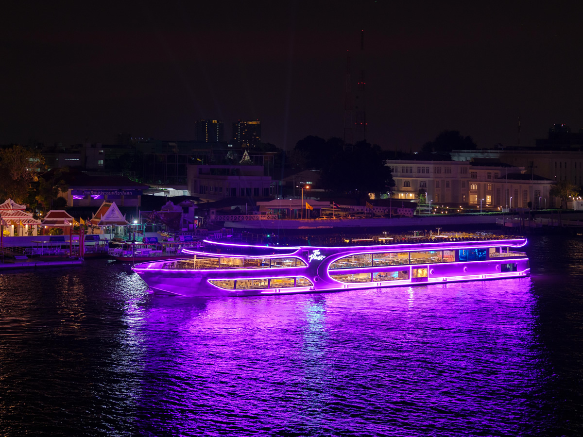 Dinner: เจ้าพระยา The Planet Cruise  Free!! Mini Birthday Cake