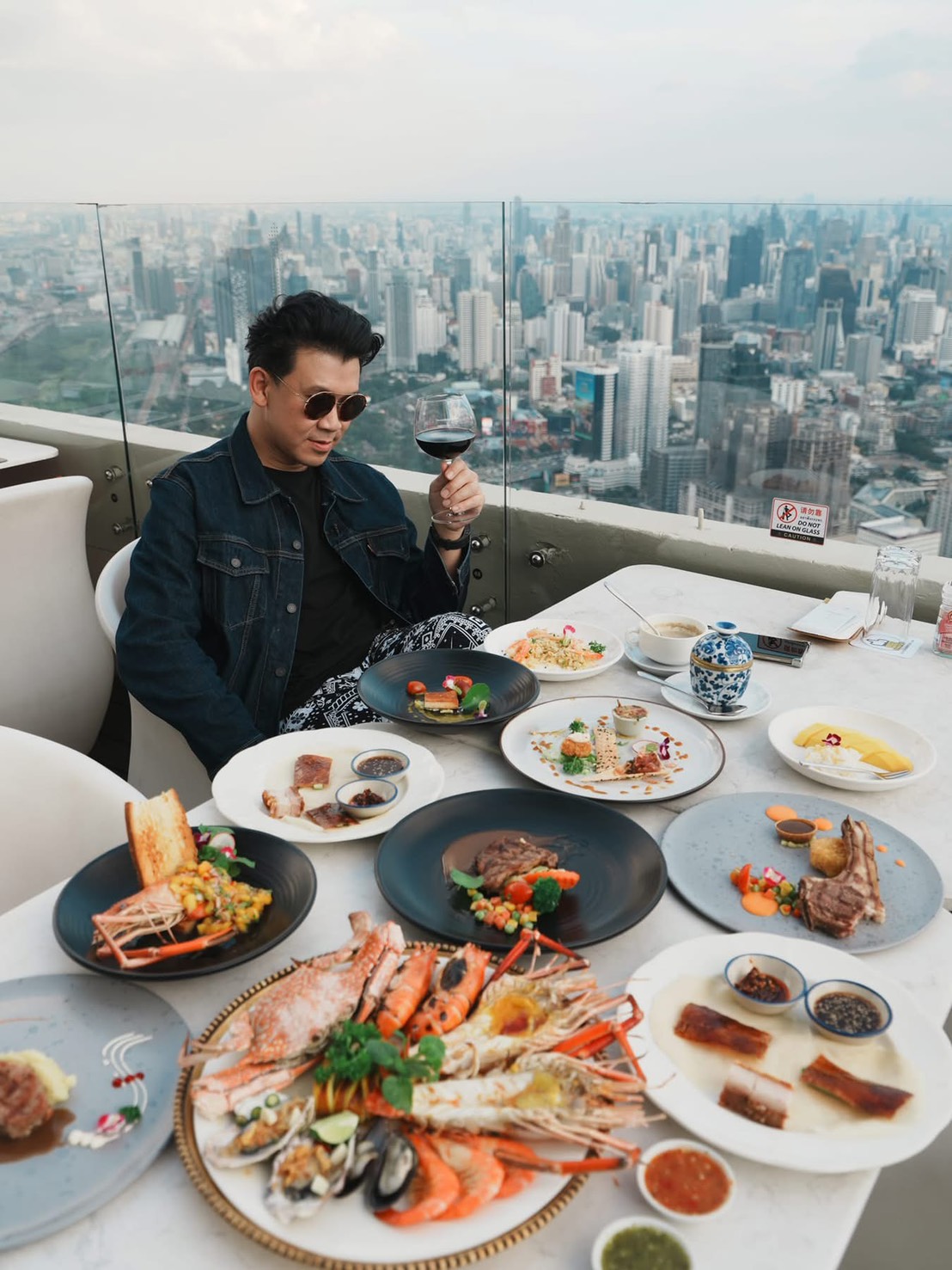 Dinner: วันวาเลนไทน์!! ตึกใบหยกสกาย Outdoor Sky Box ชั้น 81 – Special Menu & International Premium Buffet บุฟเฟ่ต์ไม่จำกัดเวลา วันเสาร์ ที่ 14 กุมภาพันธ์ 2569