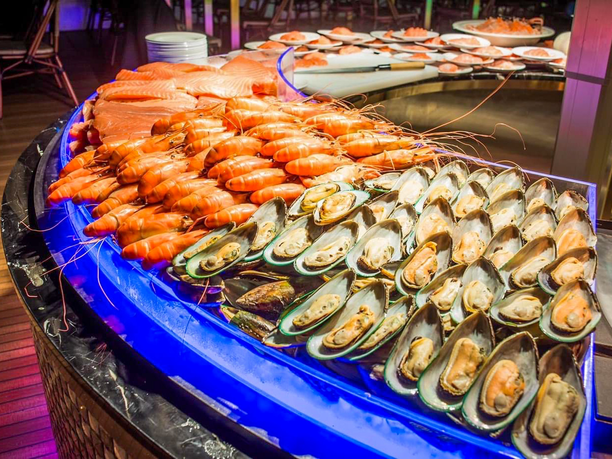 Dinner: เจ้าพระยา The Planet Cruise  Free!! Mini Birthday Cake