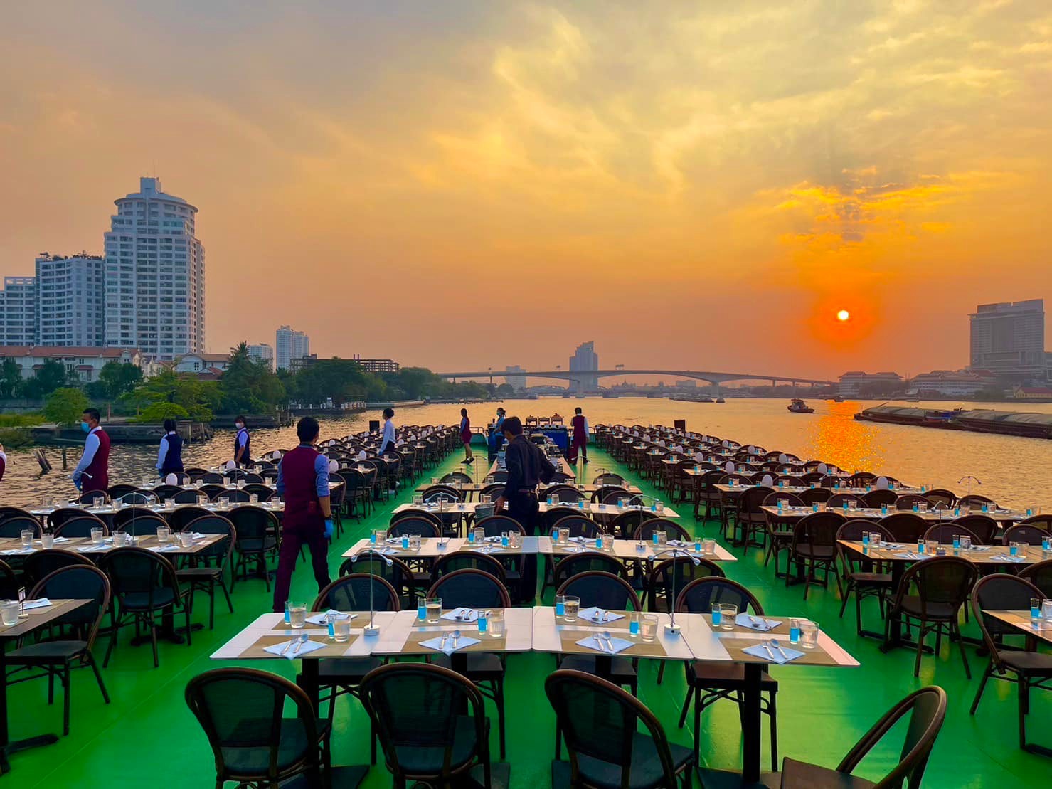 Dinner: เจ้าพระยา Royal Princess Cruise  Free!! Birthday Cake