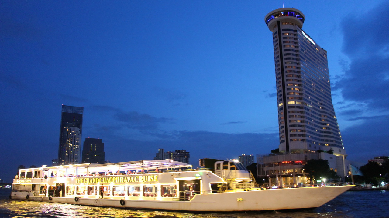 Dinner: เจ้าพระยา Chaophraya Cruise (โปรแกรม AMAZING DINNER CRUISE)