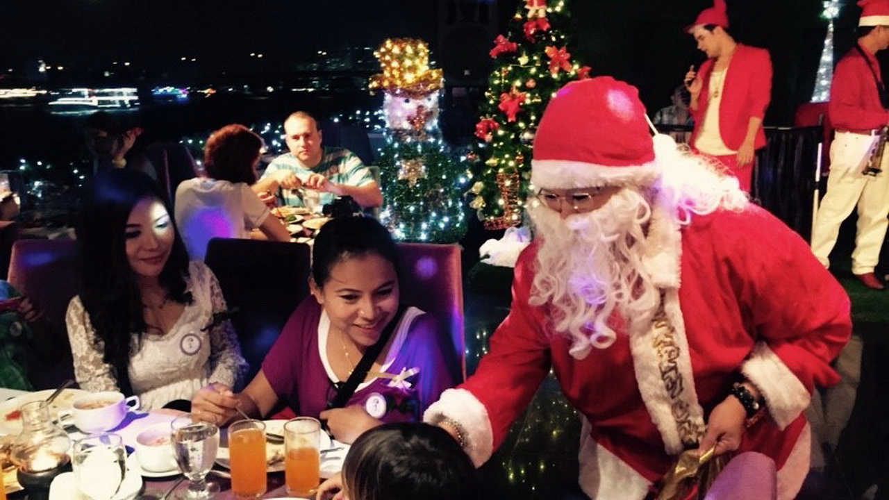 Dinner: เจ้าพระยา Chaophraya Cruise (โปรแกรม AMAZING DINNER CRUISE)