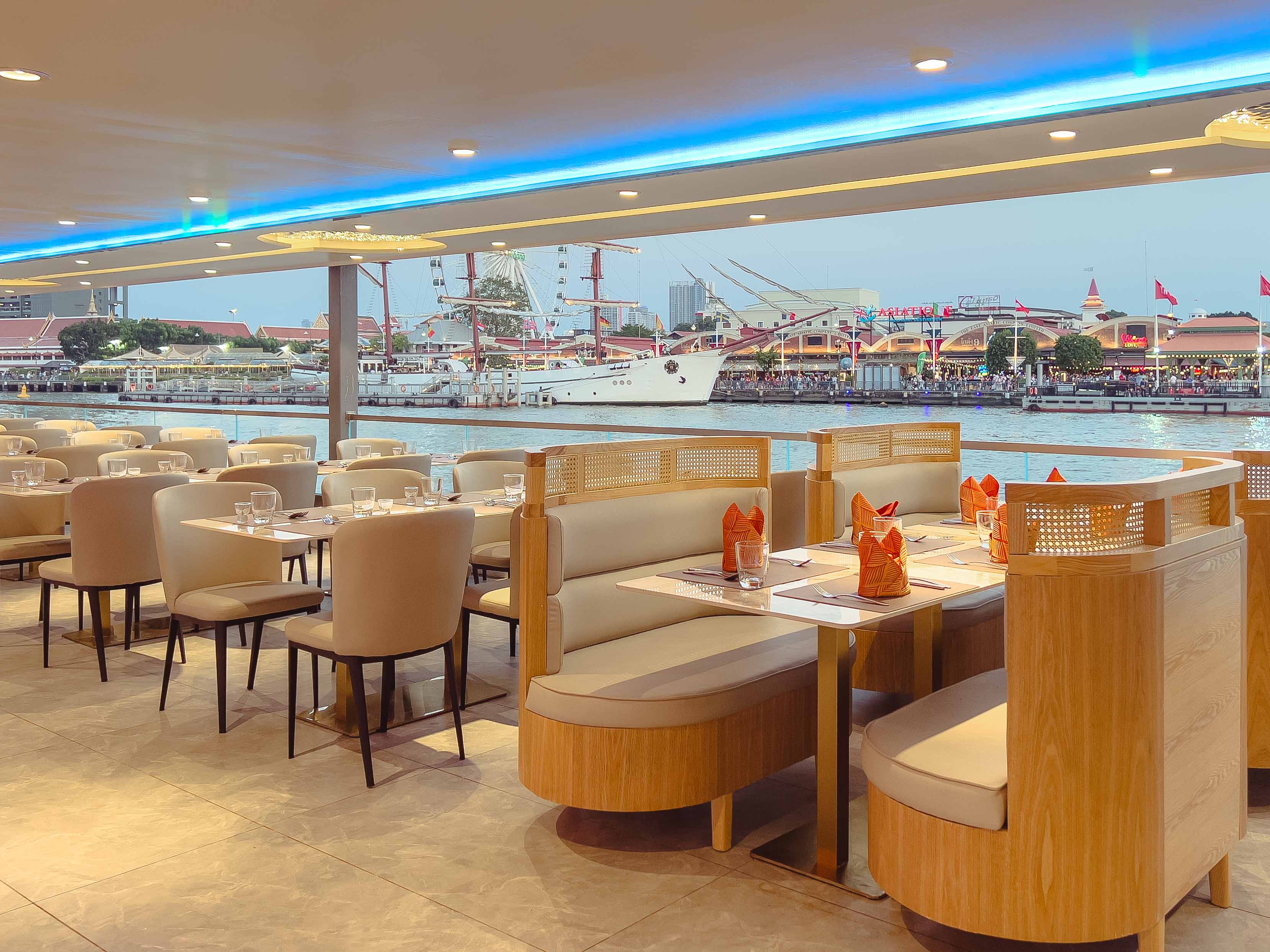 Dinner: เจ้าพระยา The Planet Cruise  Free!! Mini Birthday Cake