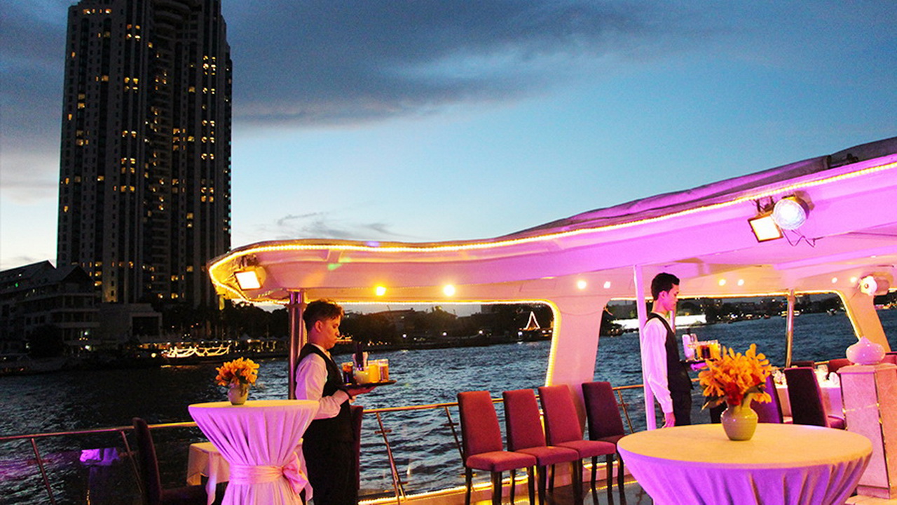 Dinner: เจ้าพระยา Chaophraya Cruise (โปรแกรม AMAZING DINNER CRUISE)