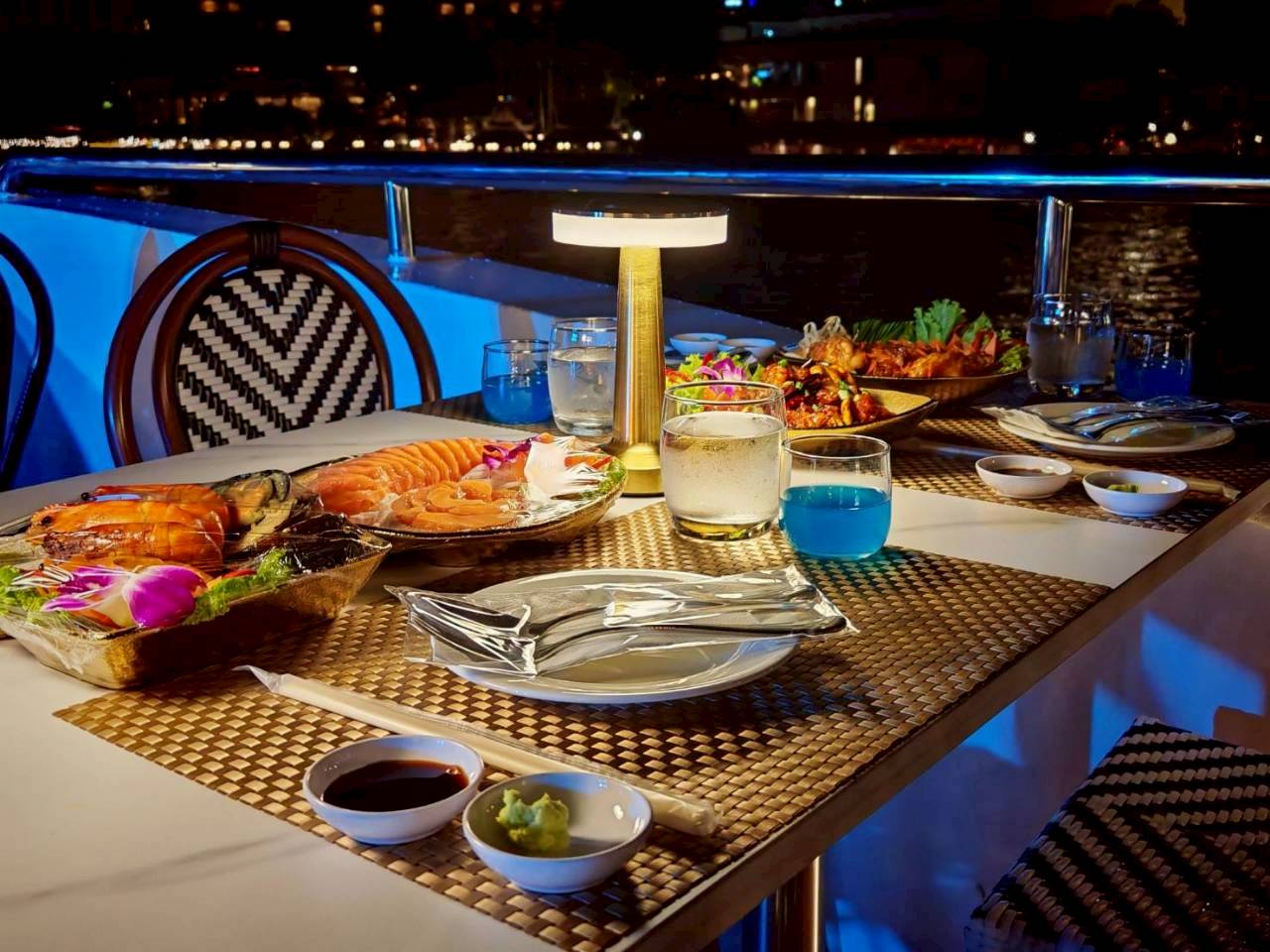 Twilight: วันปีใหม่ Noah Cruise (โปรแกรม Celebrate New Year Eve 2026 Dinner Cruise) วันพุธ ที่ 31 ธันวาคม 2568