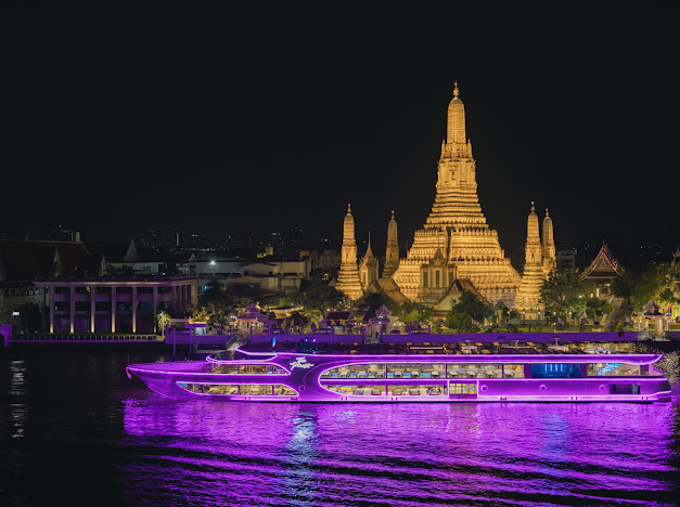 Dinner: เจ้าพระยา The Planet Cruise  Free!! Mini Birthday Cake