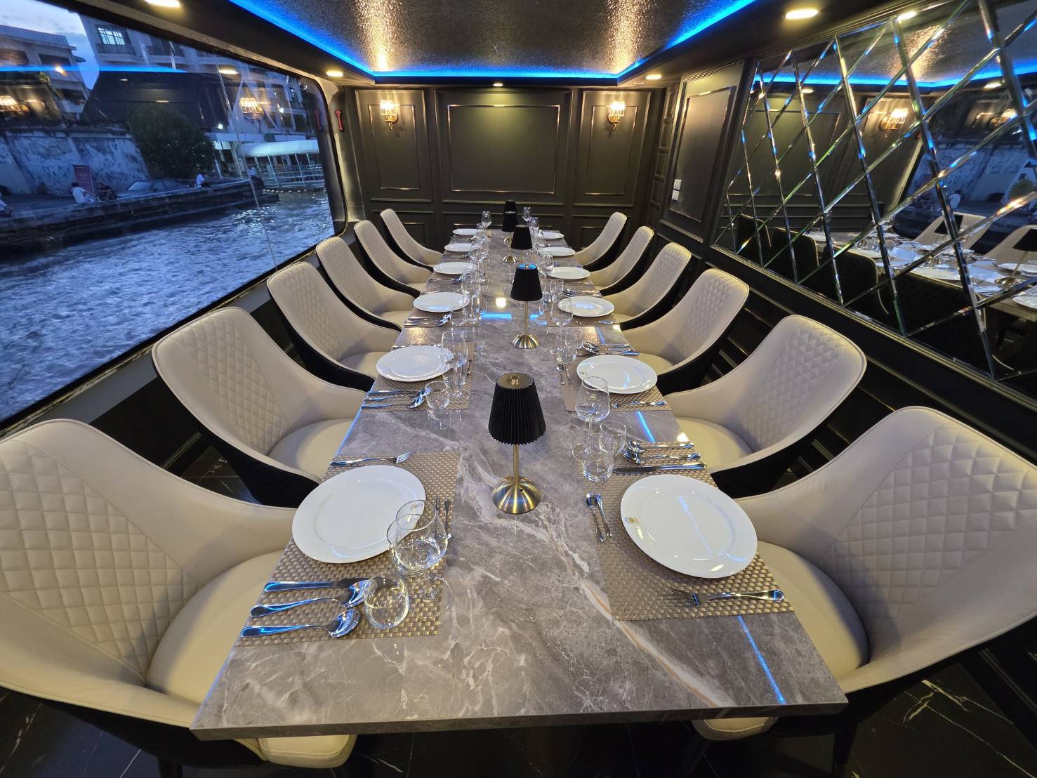 Countdown: วันปีใหม่ เคานท์ดาวน์!! Noah Cruise (โปรแกรม Celebrate New Year Eve 2026 Dinner Cruise) วันพุธ ที่ 31 ธันวาคม 2568