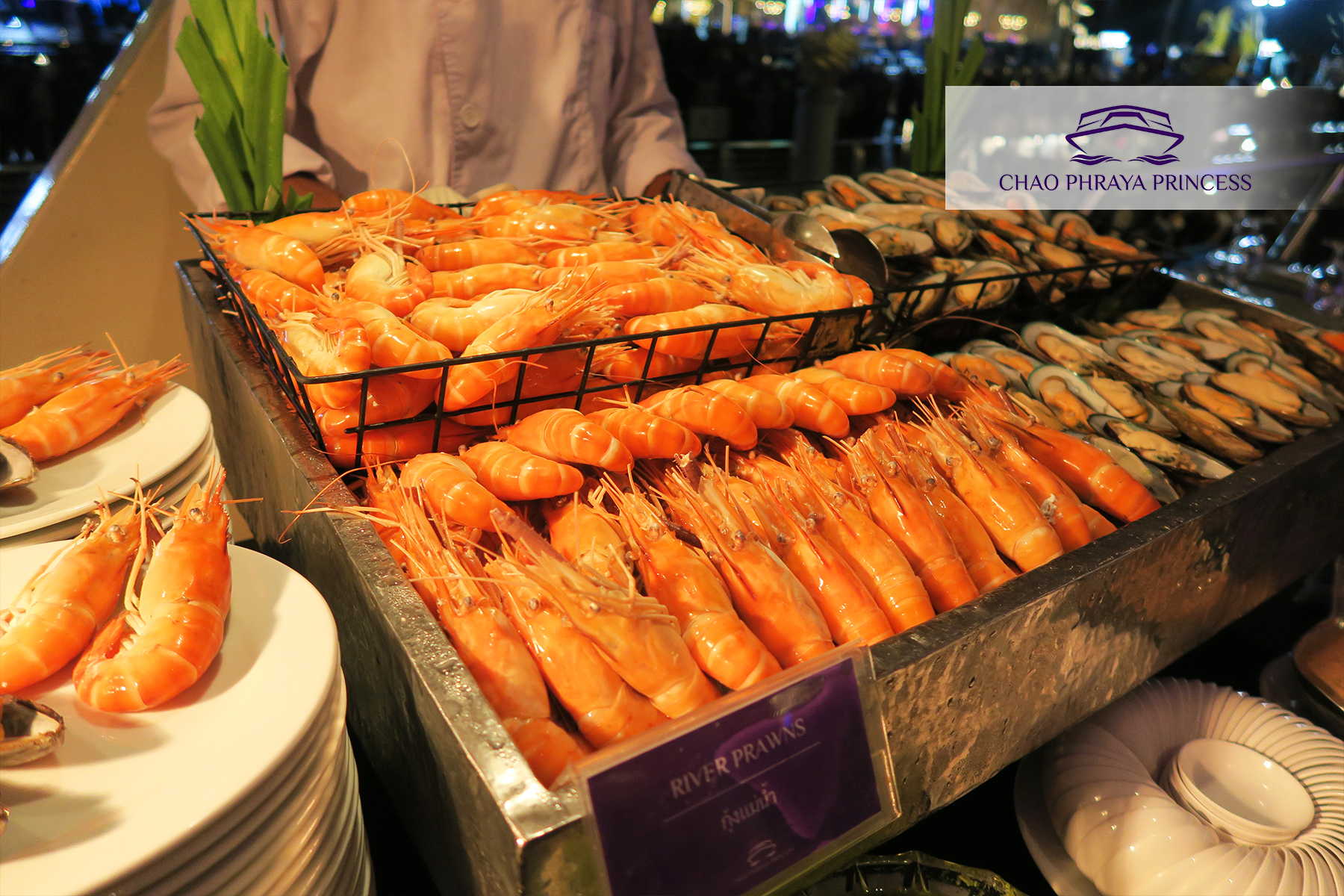 Dinner: เจ้าพระยา ChaophrayaPrincess Cruise (โปรแกรม Dinner Cruise)-ICON SIAM /ASIATIQUE Pier